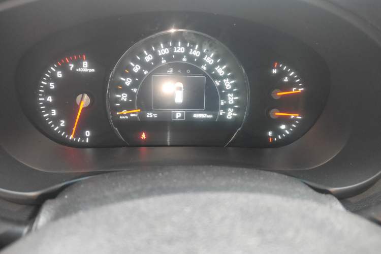 Used Kia Sorento 2015 Sorento L 2.4L Gasoline 4WD Elite Edition 5 Seats China IV Standard
