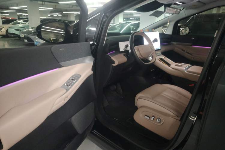 Used XPeng X9 2024 640 All-Wheel Drive High-Performance Max
