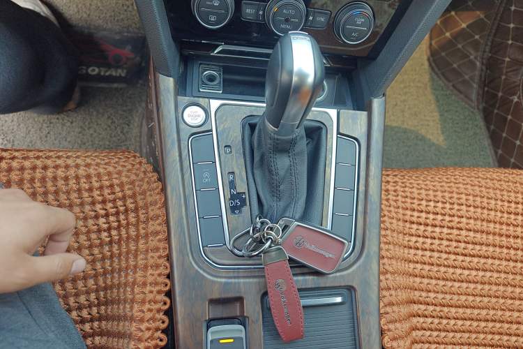 Used Volkswagen Magotan 2019 330TSI DSG Luxury Model China V Standard Gear Lever