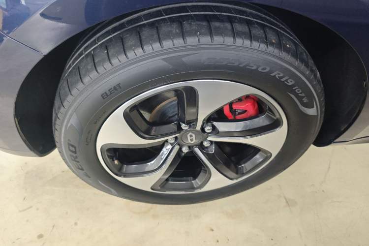 Used Hima AITO M5 2022 Extended-Range Four-Wheel Drive Performance Version Left Front Wheel Hub