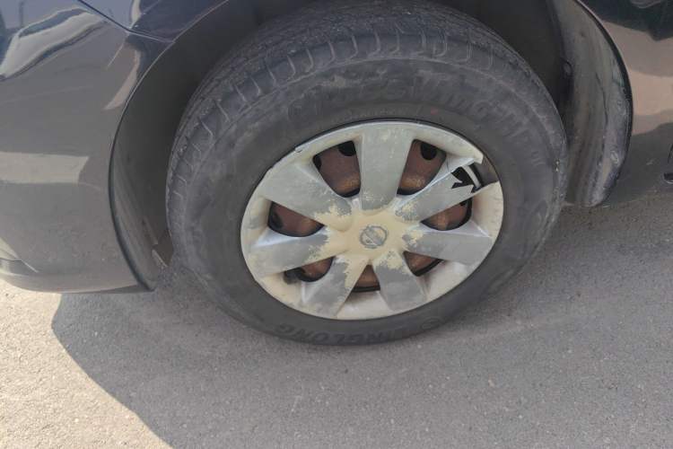 Used Nissan Sunny 2015 1.5XE Manual Comfort Edition Left Front Wheel Hub
