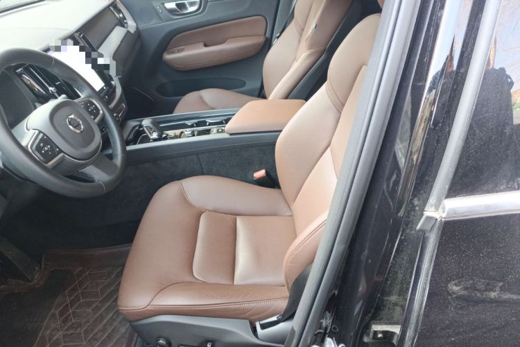 Used Volvo XC60 2025 B5 4x4 Smart Luxury Edition
