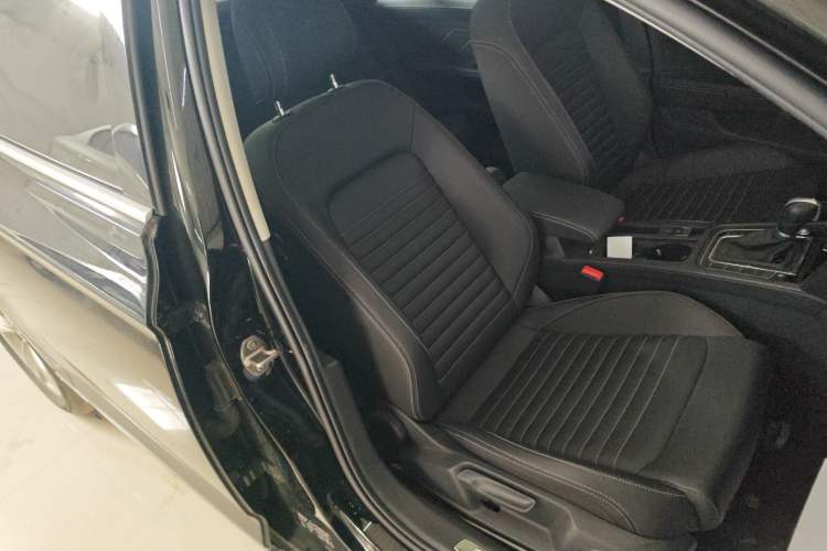 Used Volkswagen Magotan 2025 Zhongxiang Version 280TSI DSG Comfort Edition