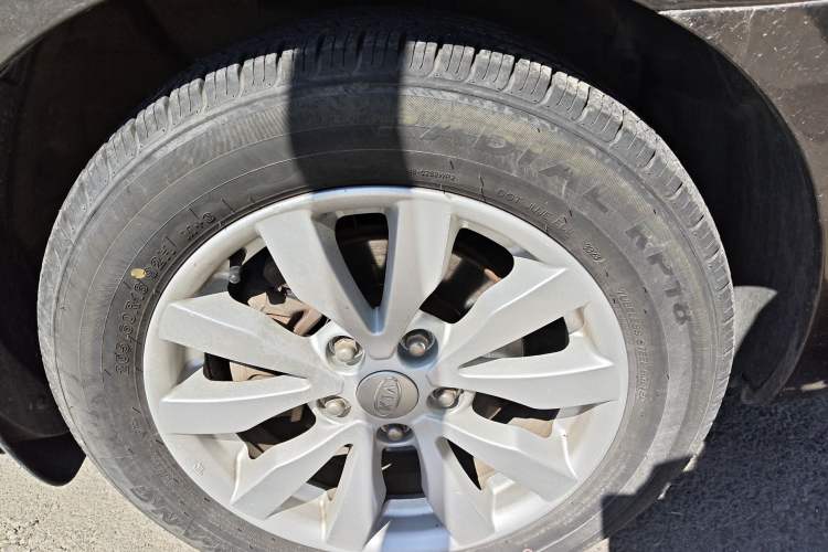 Used Kia Carens 2011 2.0L 7-Seater Automatic Standard Edition
