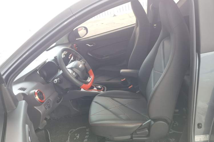 Used Chery QQ Little Ant 2022 Revised Version Sweet Pink Edition Half-Sugar Version Lithium Iron Phosphate 30.7 kWh 30 kW 301 km