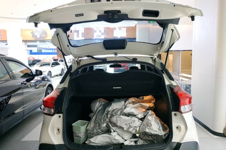 Used Nissan Kicks 2017 1.5L CVT Smart Drive Edition Trunk