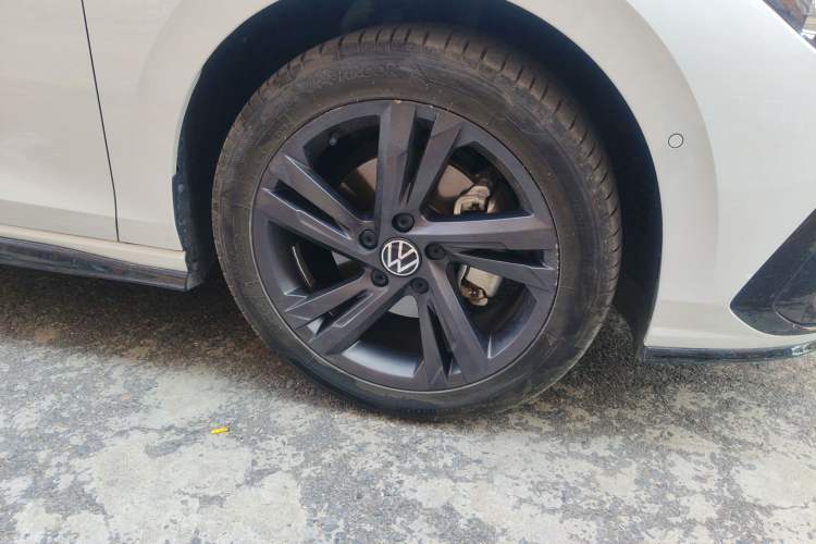 Used Volkswagen Golf 2021 280TSI DSG R-Line Right Front Wheel Hub