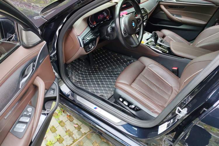 Used BMW 5 Series 2022 Second Facelift 530Li Luxury Version M Sport Package Driver Seat