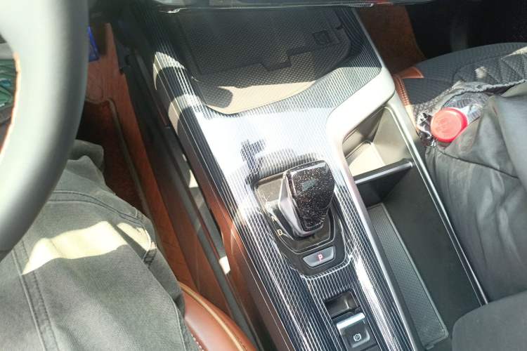 Used Haval LHERY 2022 Jingxiang Edition 1.5T Copper Rabbit Gear Lever