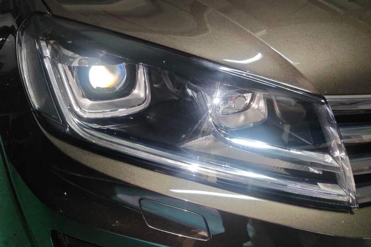 Used Volkswagen Touareg 2016 3.0 TSI Ignis Edition Right Front Headlight