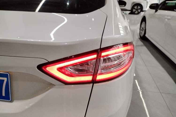 Used Ford Mondeo 2013 1.5L GTDi180 Fashion Edition Right Rear Taillight