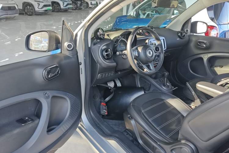 Used smart fortwo 2018 0.9T 66 kW Hardtop Sharp Edition China V