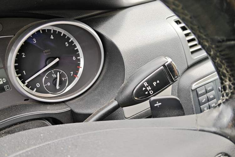 Used Mercedes-Benz R-Class 2011 R 300 L Business Model Gear Lever