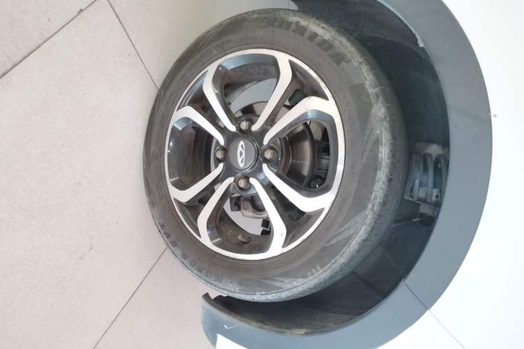 Used Chery QQ Little Ant 2021 200 000-Yuan Ant Fan Edition Talent Version Lithium Iron Phosphate 301 km Right Front Wheel Hub