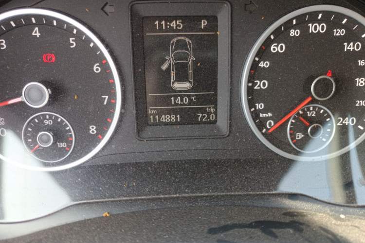 Used Volkswagen Tiguan 2015 1.8TSI Automatic Two-Wheel Drive Trend Edition Odometer Close Up