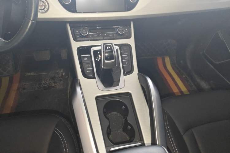 Used Geely Auto Emgrand X7 Sport 2020 1.8TD DCT Two-Wheel Drive Smart Connect 4G-Enabled Version
