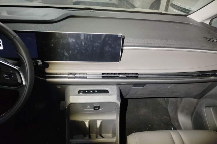 Used SAIC MAXUS Dajia 7 2024 Revised Version Super Hybrid Long-Range Edition Enjoyment Version Audio And AC Panel