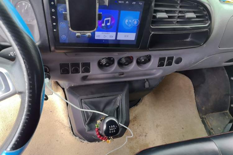 Used JMC Transit 2019 2.8T Commercial Version Short Wheelbase Low Roof 6-Seater China VI Emission Standard JX493
