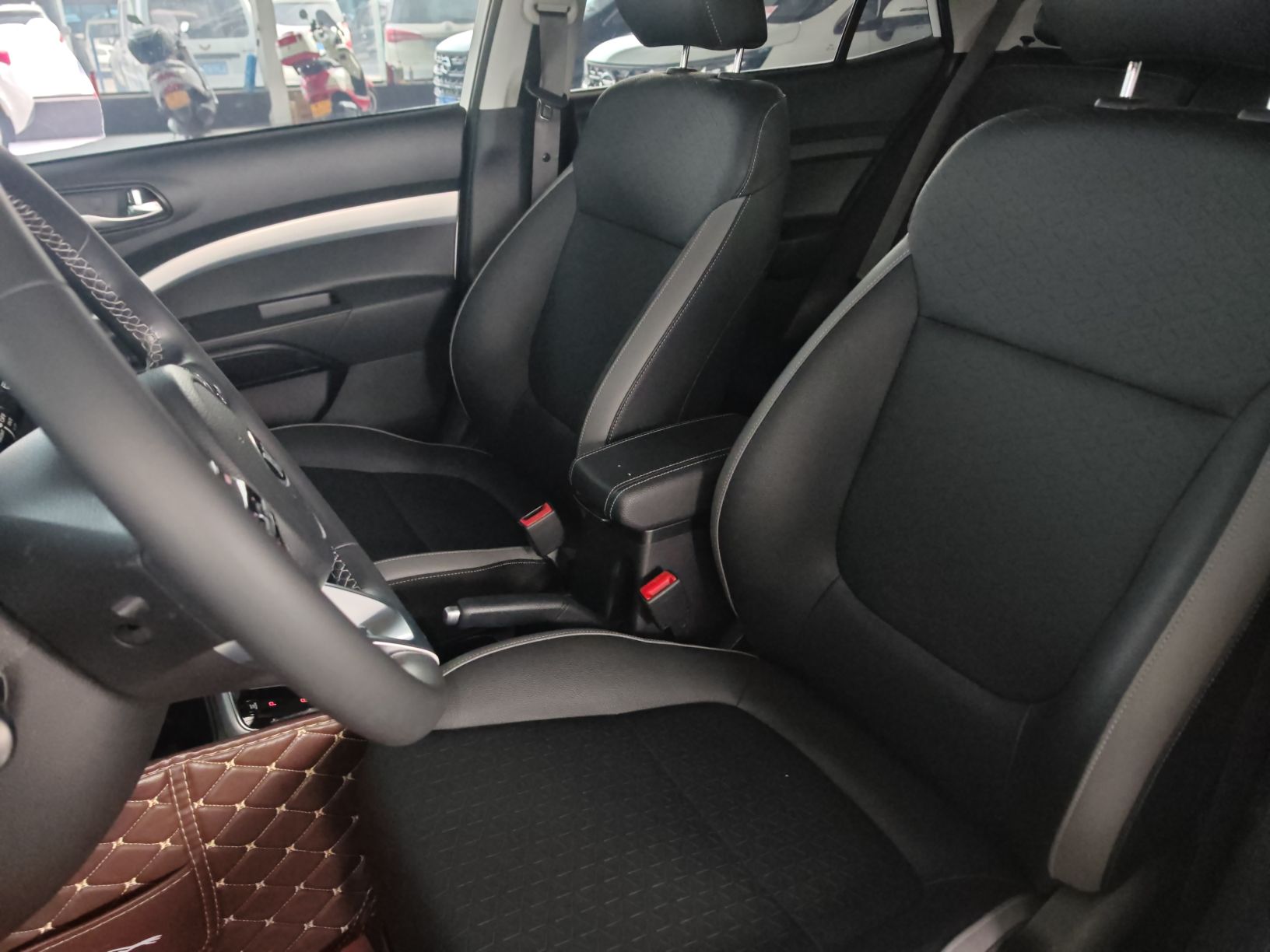 Переднее сиденье в автомобиле