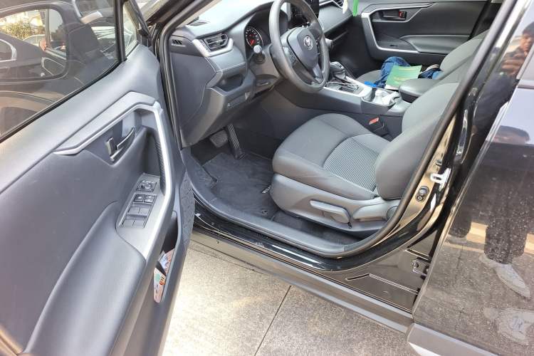 Used Toyota Wildlander 2023 2.0L CVT Two-Wheel Drive Leading Edition Driver Seat