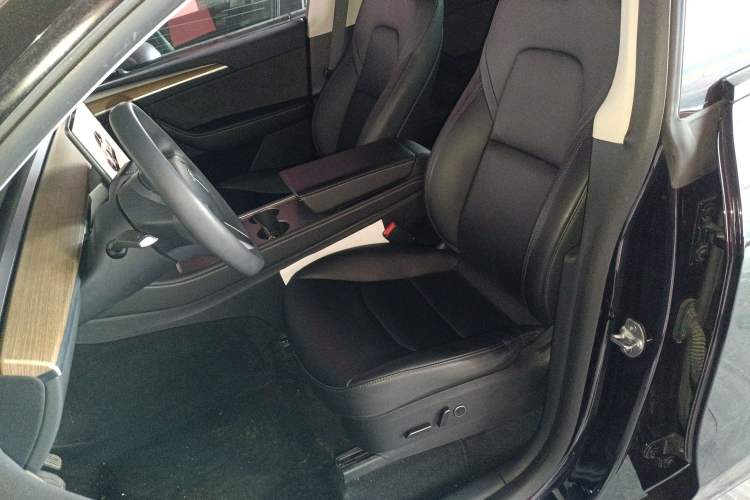 Used Tesla Model Y 2022 Long-Range All-Wheel-Drive Version
