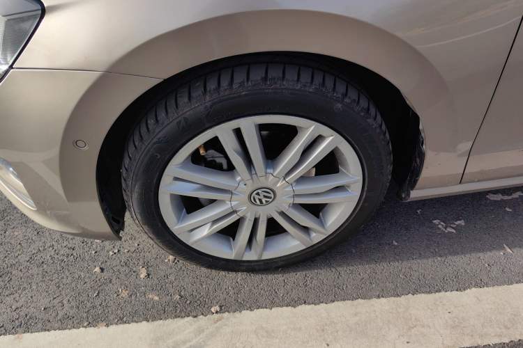 Used Volkswagen Golf Sportsvan 2016 280TSI Automatic Flagship Model Left Front Wheel Hub