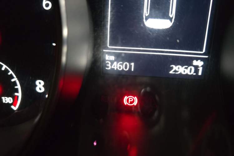 Used Volkswagen Golf 2017 230TSI Automatic Luxury Million-Vehicle Commemorative Edition Odometer Close Up