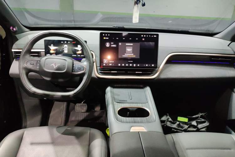 Used Dongfeng eπ eπ008 2025 210 Ultra Smart Drive Version 6 Seats Center Console