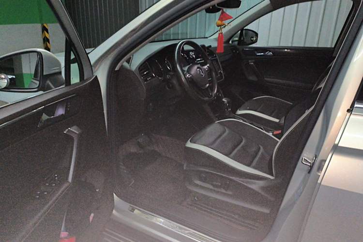 Used Volkswagen Tiguan L 2017 330TSI Automatic Two-Wheel Drive Luxury Edition Driver Seat