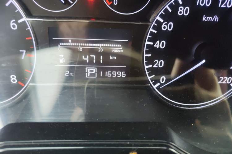 Used Nissan Tiida 2011 1.6L CVT Smart Version Odometer Close Up