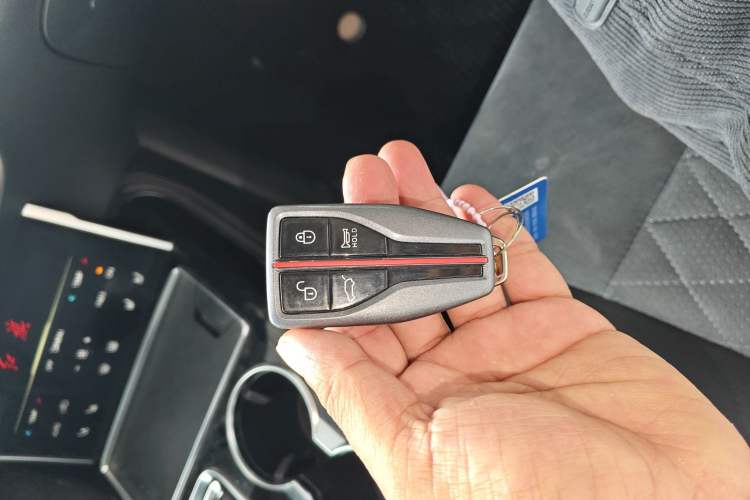 Used Hongqi HS7 2022 3.0T Automatic All-Wheel Drive ZhiLian Flagship Edition Five Seats Vehicle Key