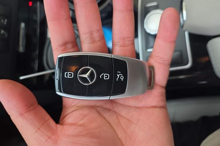 Used Mercedes-Benz E-Class 2013 E 260 L CGI Stylish Model
