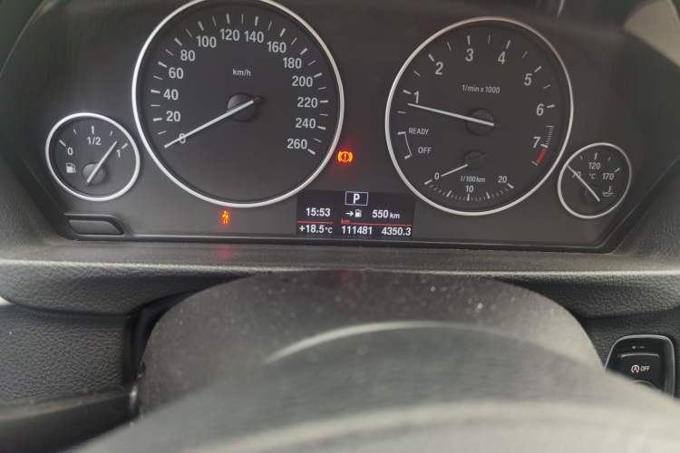 Used BMW 3 Series 2015 316Li Fashion Model Odometer Close Up