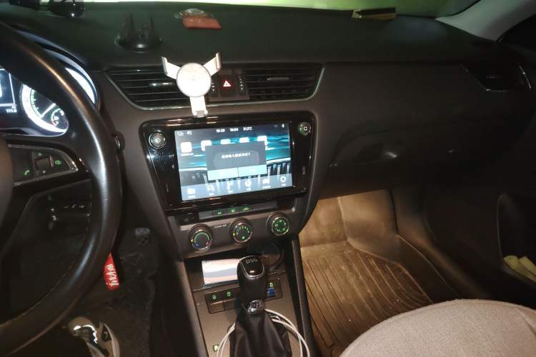 Used Skoda Octavia 2018 Station Wagon TSI280 DSG Luxury Edition Audio And AC Panel