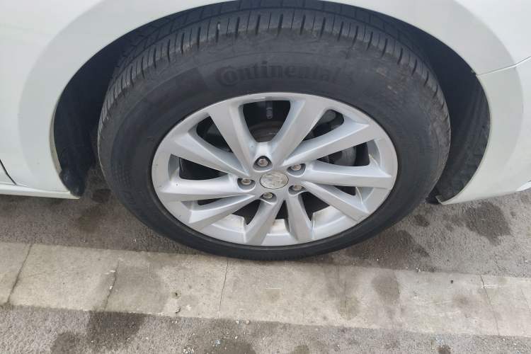 Used Buick Verano 2017 Sedan 15S Automatic Leading Model Right Front Wheel Hub