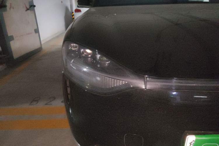 Used Hima AITO M9 2024 Range-Extended Ultra Version 42 kWh 6-Seater Model Right Front Headlight