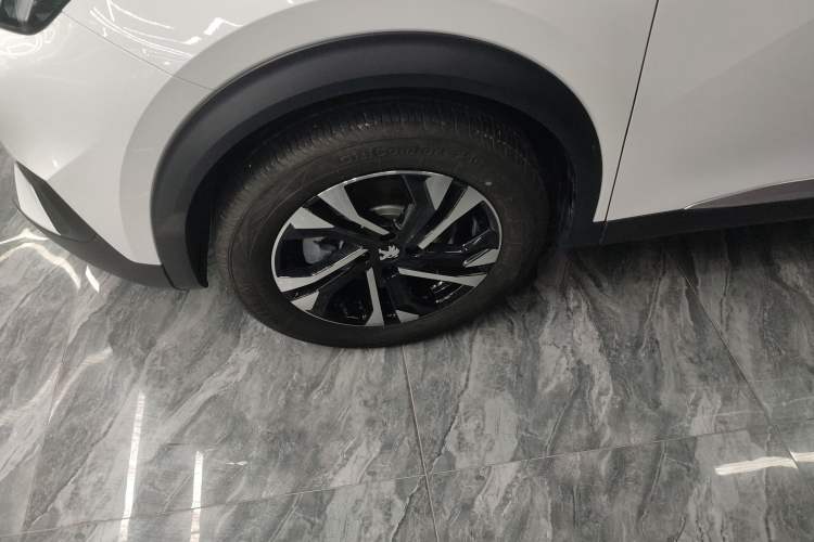 Used Peugeot 2008 2022 230THP THE ONE Left Front Wheel Hub