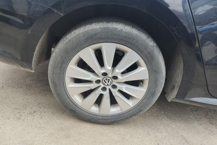 Used Volkswagen Lavida 2013 Restyled Classic 1.6L Manual Comfort Edition