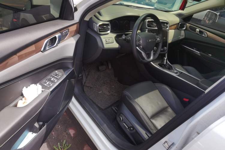 Used Lynk & Co 01 2019 2.0T Two-Wheel-Drive Pro Version China VI Standard Driver Seat