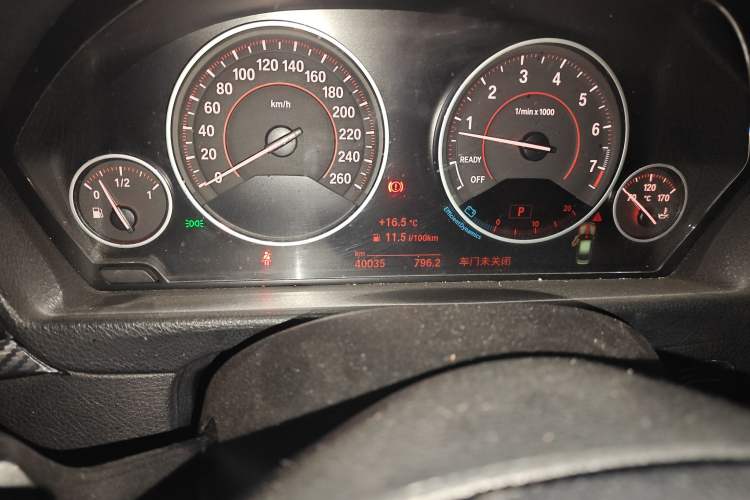 Used BMW 3 Series 2014 328i Sport Design Package Odometer Close Up