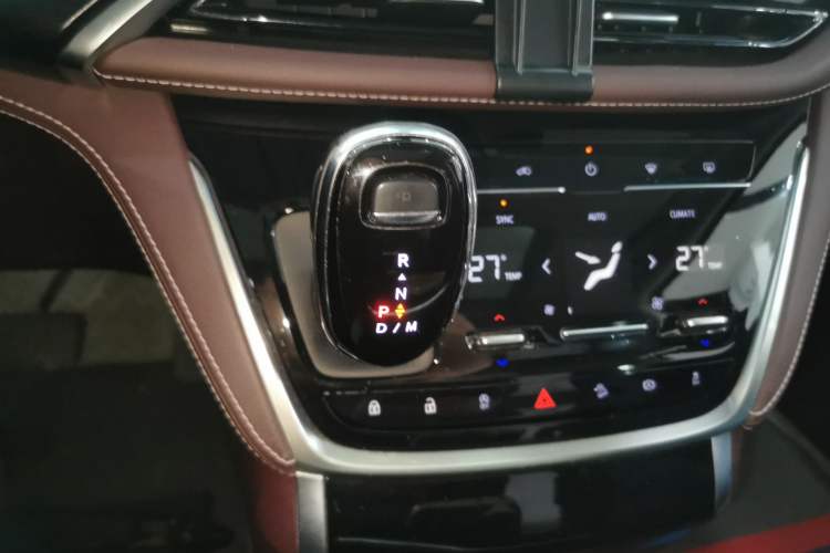 Used Buick GL8 2022 Avenir Aivia Six-Seat Deluxe Edition Gear Lever