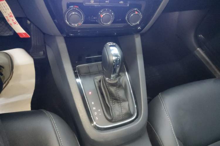 Used Volkswagen Sagitar 2016 230TSI 25th Anniversary Edition
