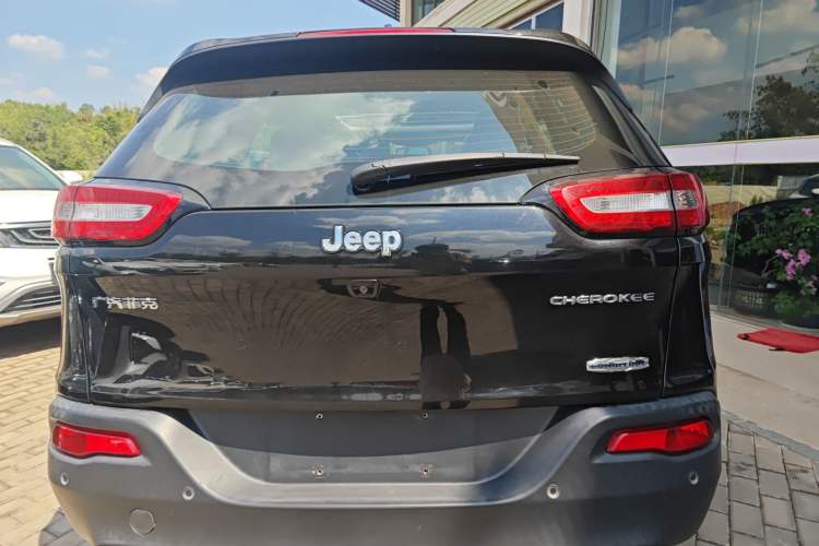 Used Jeep Cherokee 2016 2.4L Leading Smart Version