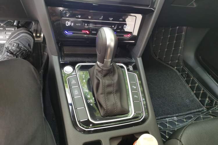 Used Volkswagen FAW-Volkswagen CC 2023 Hunting Vehicle 380TSI Hunter's Heart Edition Gear Lever