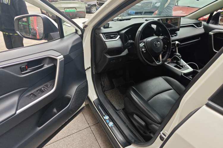 Used Toyota RAV4 2020 2.0L CVT Two-Wheel Drive Urban Edition Driver Seat