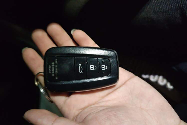 Used Toyota Camry 2018 2.0G Luxury Edition Vehicle Key