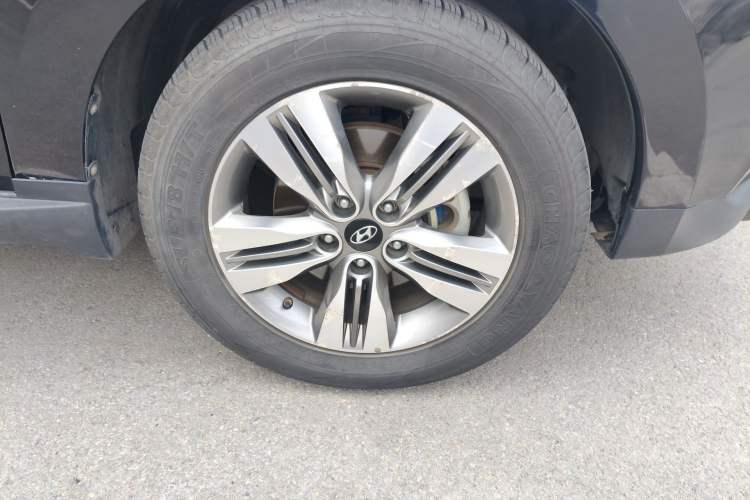 Used Hyundai ix35 2015 2.0L Automatic Two-Wheel Drive Leading Trim China IV Standard
