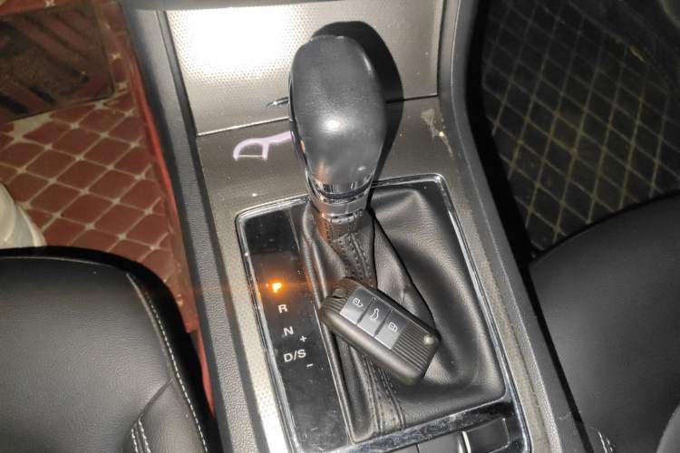 Used Roewe i6 2020 PLUS 1.6L CVT 4G Connected Glory Flagship Edition Gear Lever