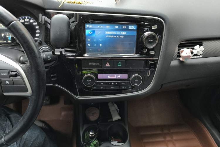 Used Mitsubishi Outlander 2013 2.4L 4x4 Luxury Navigation Edition 5 Seats