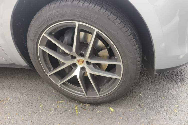 Used Porsche Macan 2024 Macan 2.0T Right Front Wheel Hub